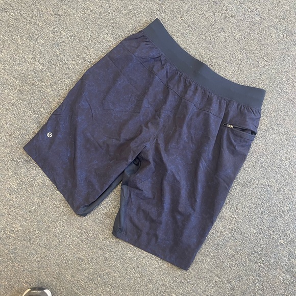 Men’s Lululemon THE Short - Picture 2 of 4